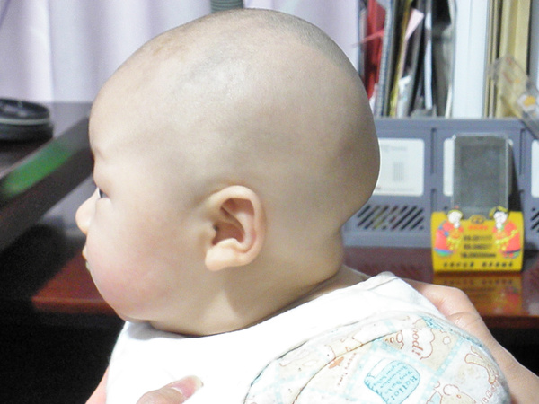 如何为宝宝塑造一个漂亮的头型 前三个月最合
