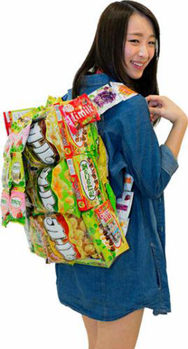 而日本公司还将这种制作零食背包的过程称为"零食混搭",以继续推动这