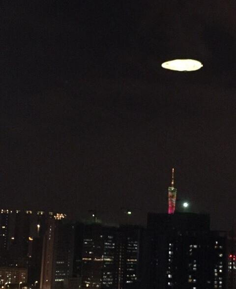 广州夜空出现的飞行物不是UFO