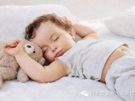 【宝宝睡觉时间少】崔玉涛:小婴儿为何总是哭