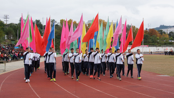 梓潼中学首届体育节隆重举行