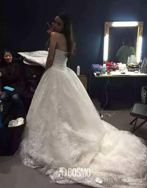 拇指婚纱照_拇指外翻(3)