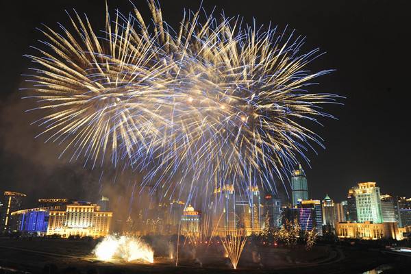 2010年1月6日,南宁举行焰火晚会庆祝中国-东盟