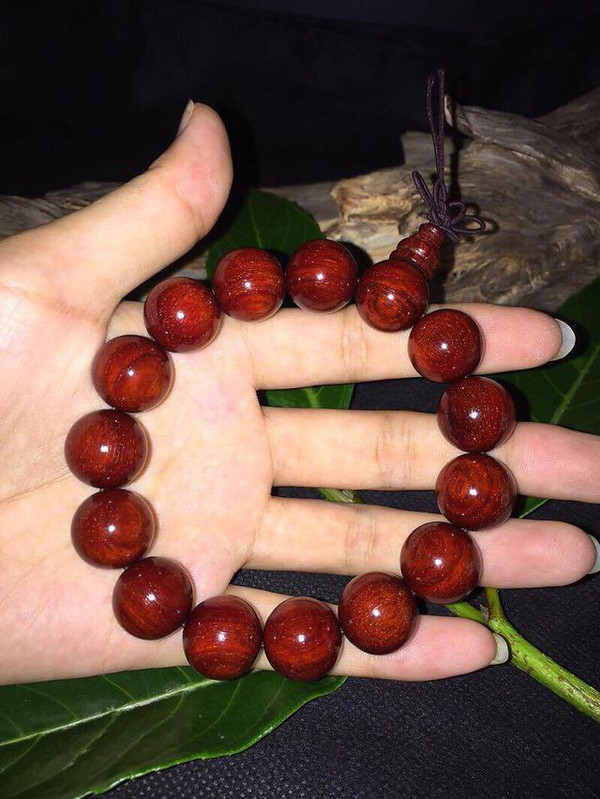 小叶紫檀和红酸枝的区别是什么?许多人认为没有金星的就是红酸枝.图片