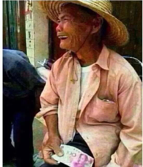 竟然这样坑害老人!太心酸