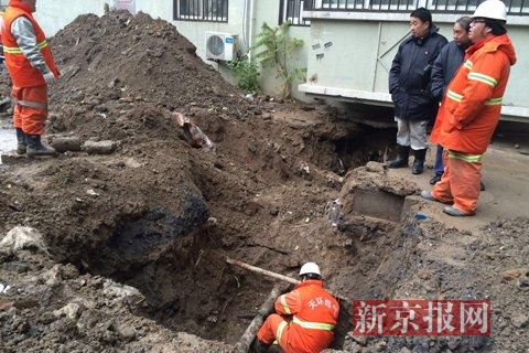 住户误将自家水管接燃气管道 致300户燃气中断