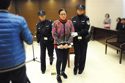 南京“虐童案”养母被判刑6个月 二审维持原判