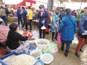 银鱼海鲜_食客私房菜银鱼鱿鱼海鲜煲(3)