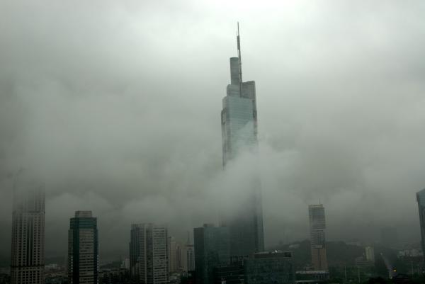 南京第一高楼被诉侵犯邻居日照权 法院判赔10万