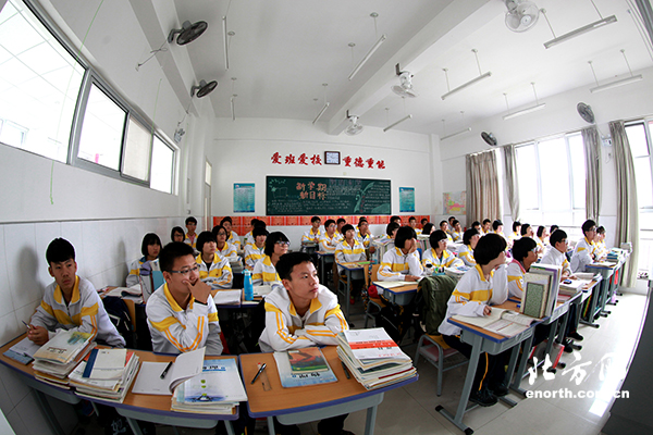 房产 正文 天津北方网讯:11月19日,在天津静海区大邱庄中学,国网天津