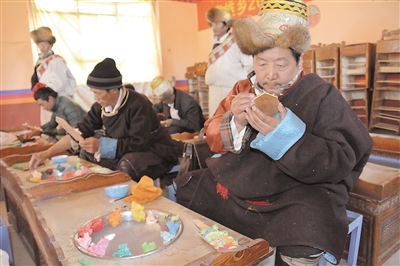 仁布县康雄乡素有"酥油花之乡"的美誉.