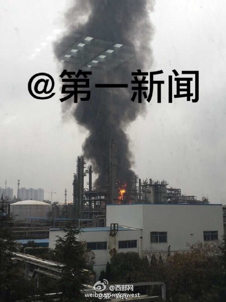 陕西咸阳一炼油厂爆炸引发起火