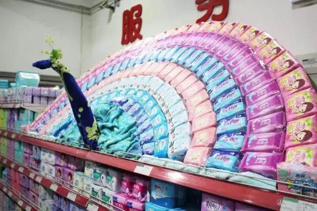 超市异形陈列照片,超市商品陈列图片,服装超市卖场陈列图,超市陈列