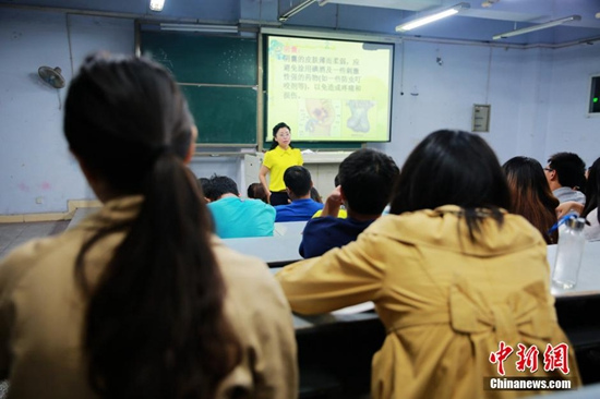 高校设性教育课引热议 中国校园如何普及性知识？