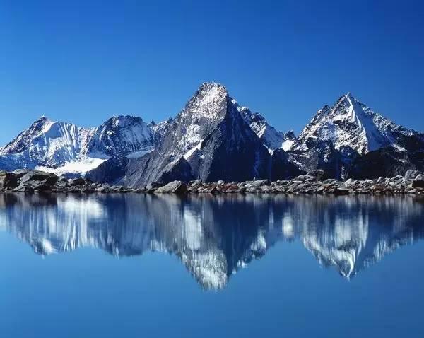 看雪山何必跑去国外咱四川就有世界级的