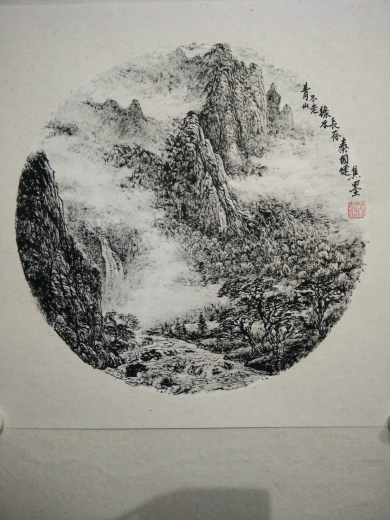 焦墨大师秦国健的圆面山水画