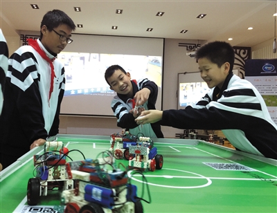 望京实验学校展示科技特色(图)