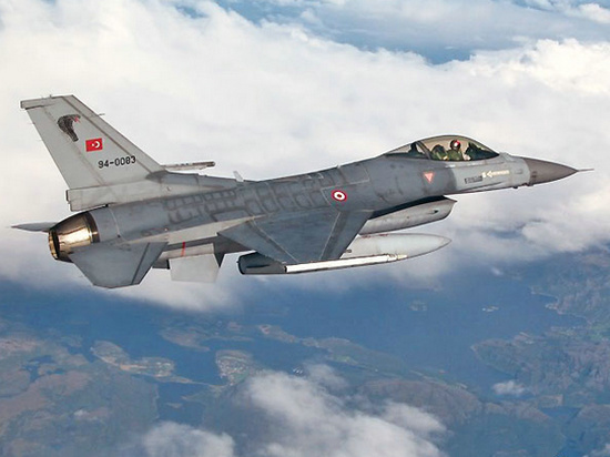 土军方：苏-24遭两架F-16击落 5分钟入侵10次(图)