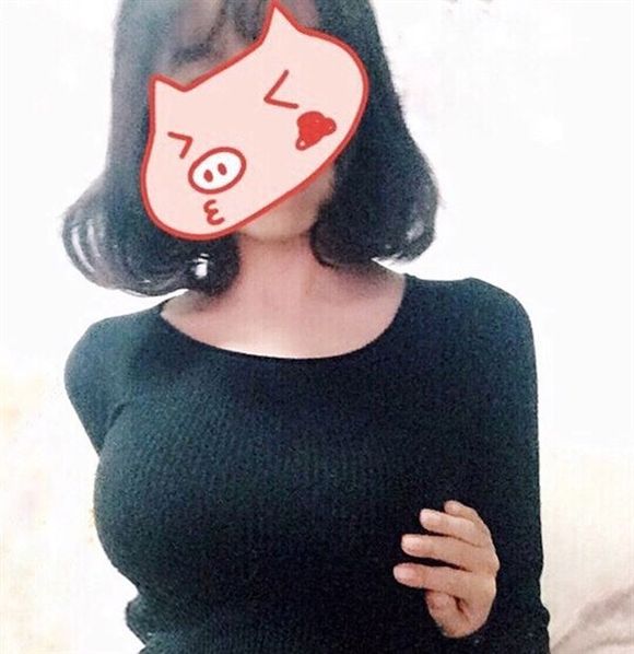 这两天,一大波儿妹纸纷纷在网上晒照,参与摸胸大赛.