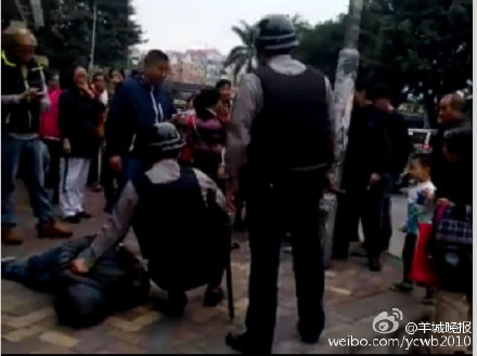 广州男子在幼儿园门前抢劫女家长 被保安制服