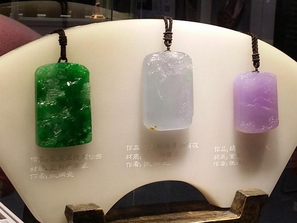 美爆了,这才真正的级传世翡翠!