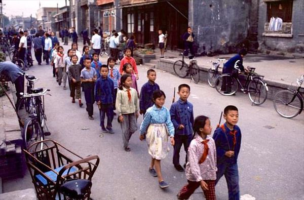 红色记忆 年代记忆 走过我们的七十年代:中国老照片典藏  七十年代是