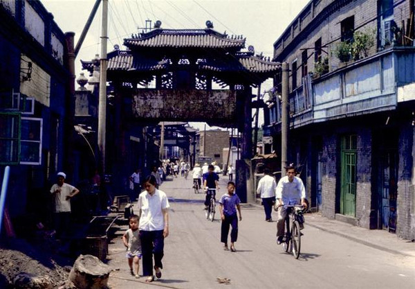 年代记忆 走过我们的七十年代:中国老照片典藏  七十年代是一个社会