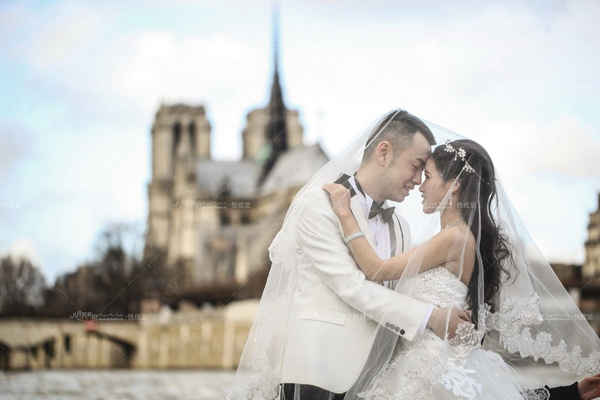 时下为什么有很多人去法国巴黎拍婚纱照呢