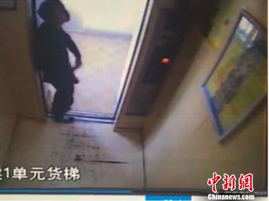 西宁男子电梯内猥亵多名女童被行拘 最小仅7岁