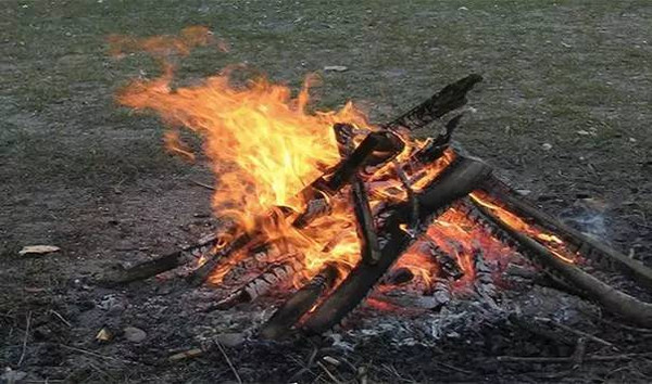 就算你拥有强大的麒麟臂,最好的方法是带一盒防风火柴… 野外