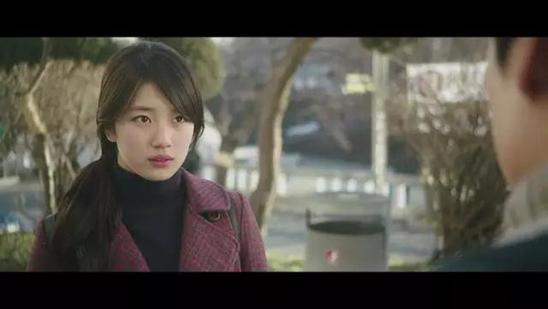而在《建筑学概论》中 男女主角终于不再是校园风云人物 回归到了真实