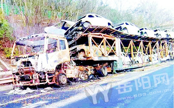 京港澳高速一运车货车起火 21台新车被烧毁