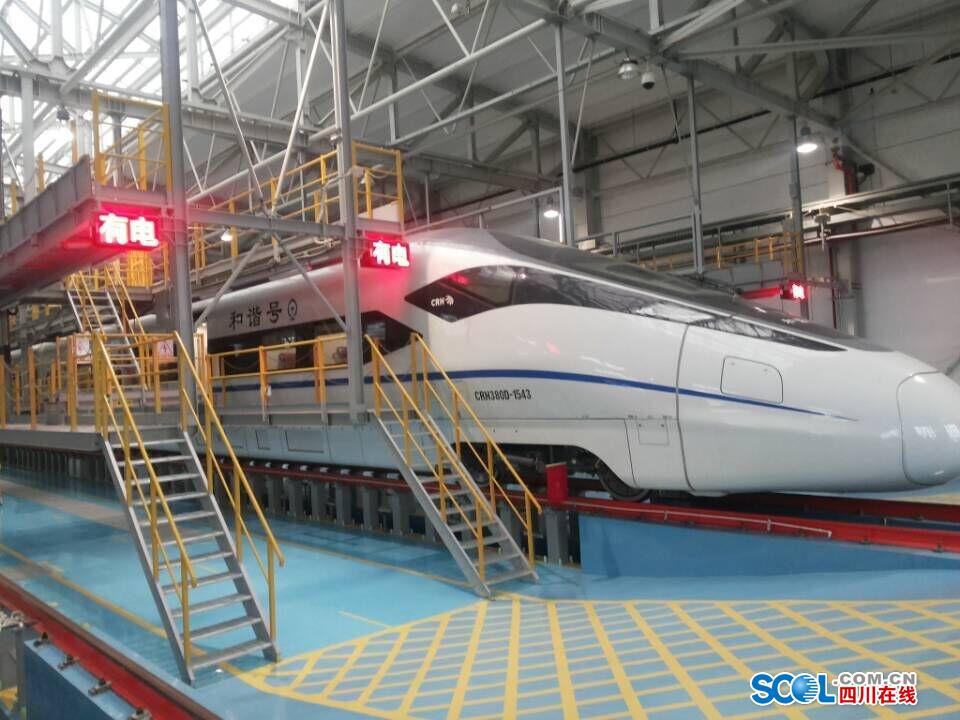 CRH380D新型动车组为成渝高铁运行做准备(组