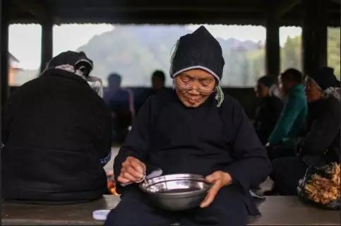 探秘通道:万佛山边玉带河 侗寨住着"再生人"