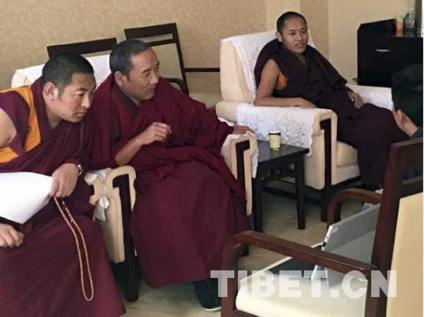 中国西藏网发文批张铁林坐床视频：高僧看后乐了