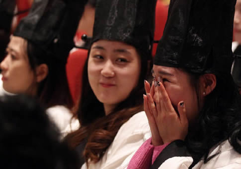中国工薪家庭为何热衷把孩子送去韩国留学呢?
