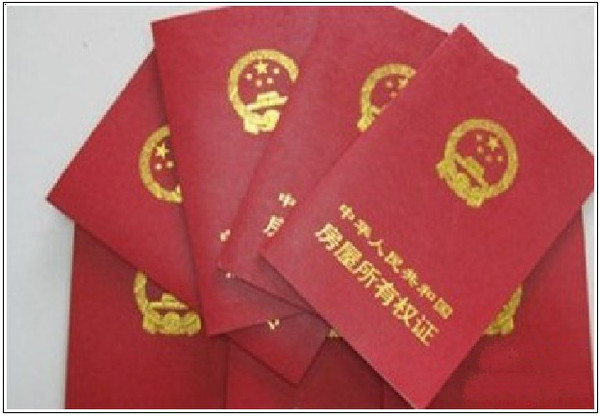 提供监护人享有监护权的证明及身份证,未成年人提供身份证或派出所