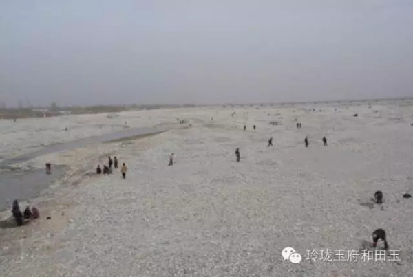 河水断流,河床裸露,正是开采和田玉籽料的好时机!