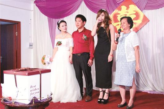 图文:荆州大哥的婚礼上 柬埔寨姑娘动情地哭了