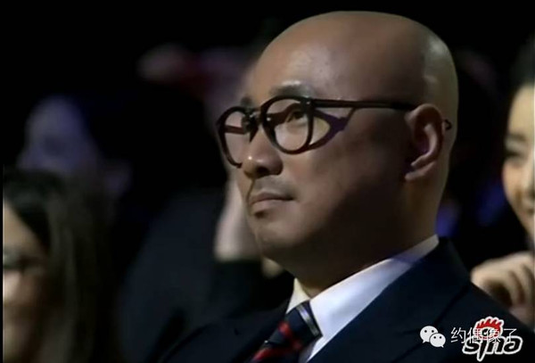台下,徐峥原本笑意盈盈的脸上,也露出了微妙的表情, 莫非是来砸场子的