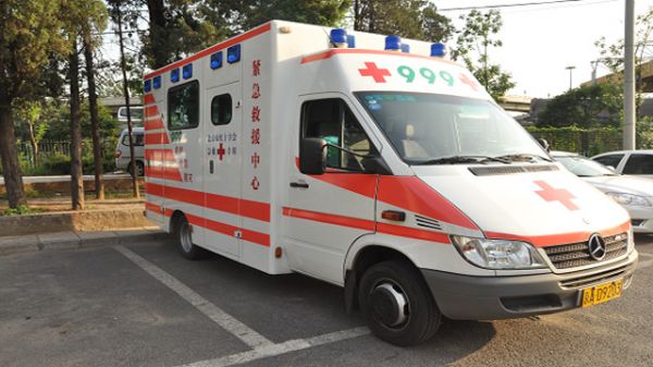 港媒关注“南航急救门” 999救护车被指送病人获利