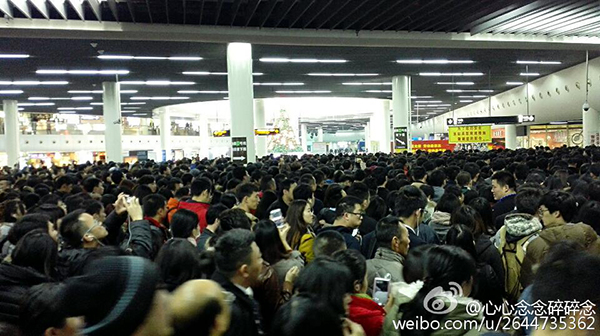 上海地铁连发故障乘客大滞留 1小时挪5站多人