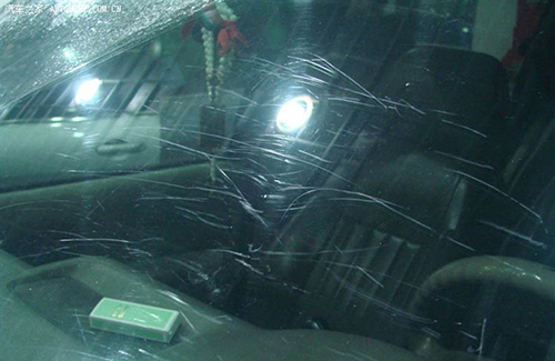 汽车玻璃划痕修复过程