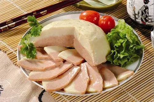 白酥鸡也叫白素鸡,相传是创宇清朝初期,现在已是山东成武特产,也是