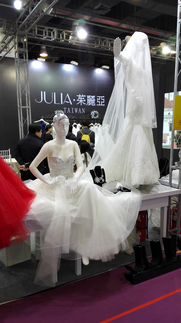 婚纱礼服_julia婚纱礼服(2)