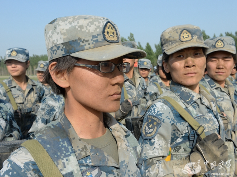 中国空军营级女士官长亮相(组图),空军工程大学