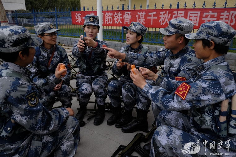 中国空军营级女士官长亮相(组图),空军工程大学