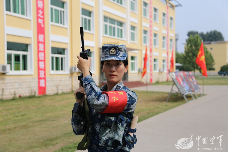 中国空军营级女士官长亮相(组图),空军工程大学