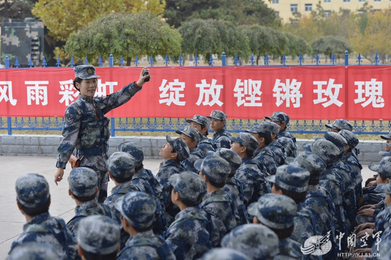 中国空军营级女士官长亮相(组图),空军工程大学