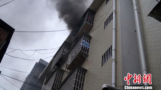 广西桂林一自建居民楼发生火灾2人遇难(图)